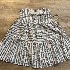 Women’s sleeveless shirt